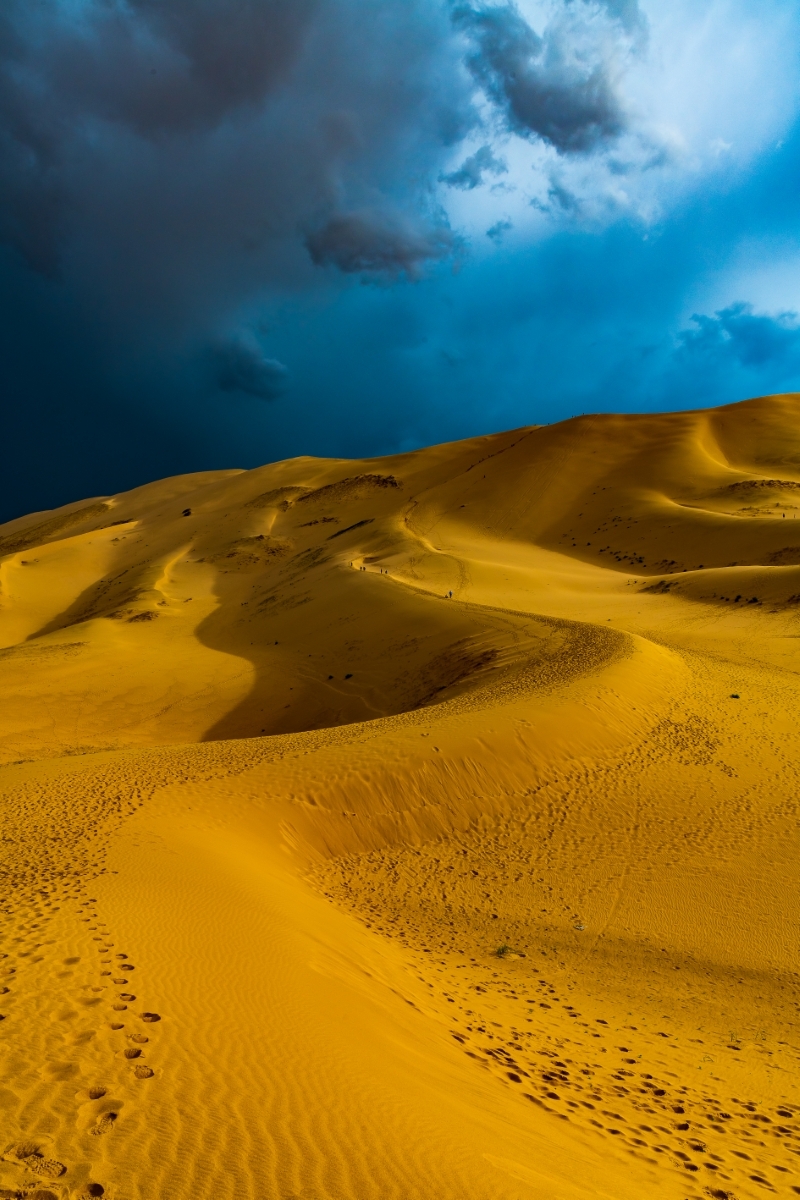Sandy way to the top