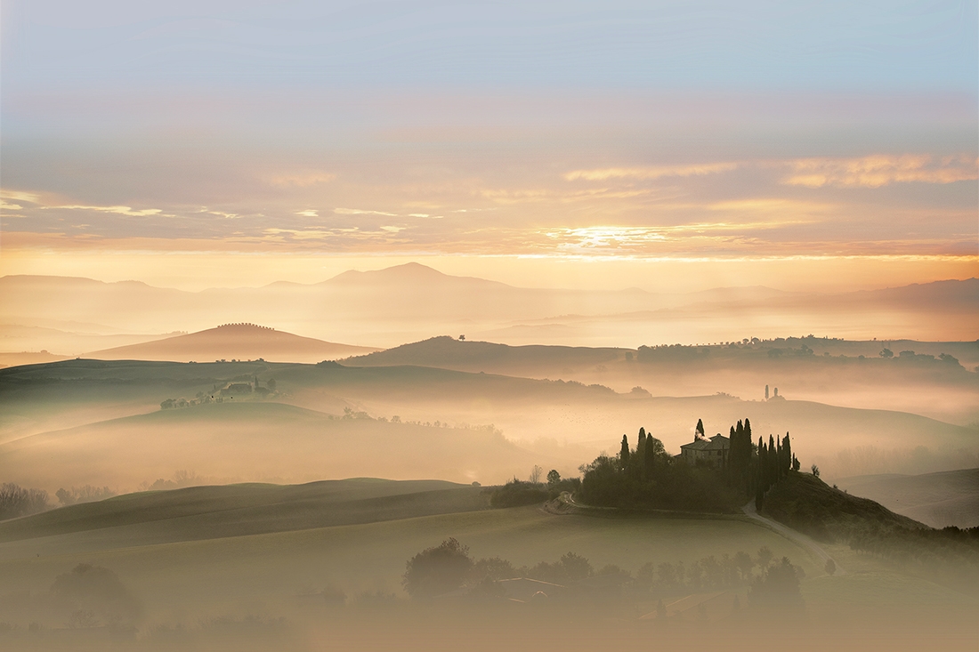 Dawn mists in the Tuscany hills