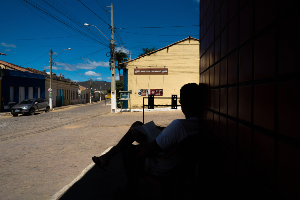 Spaces of Waiting / States of Pause