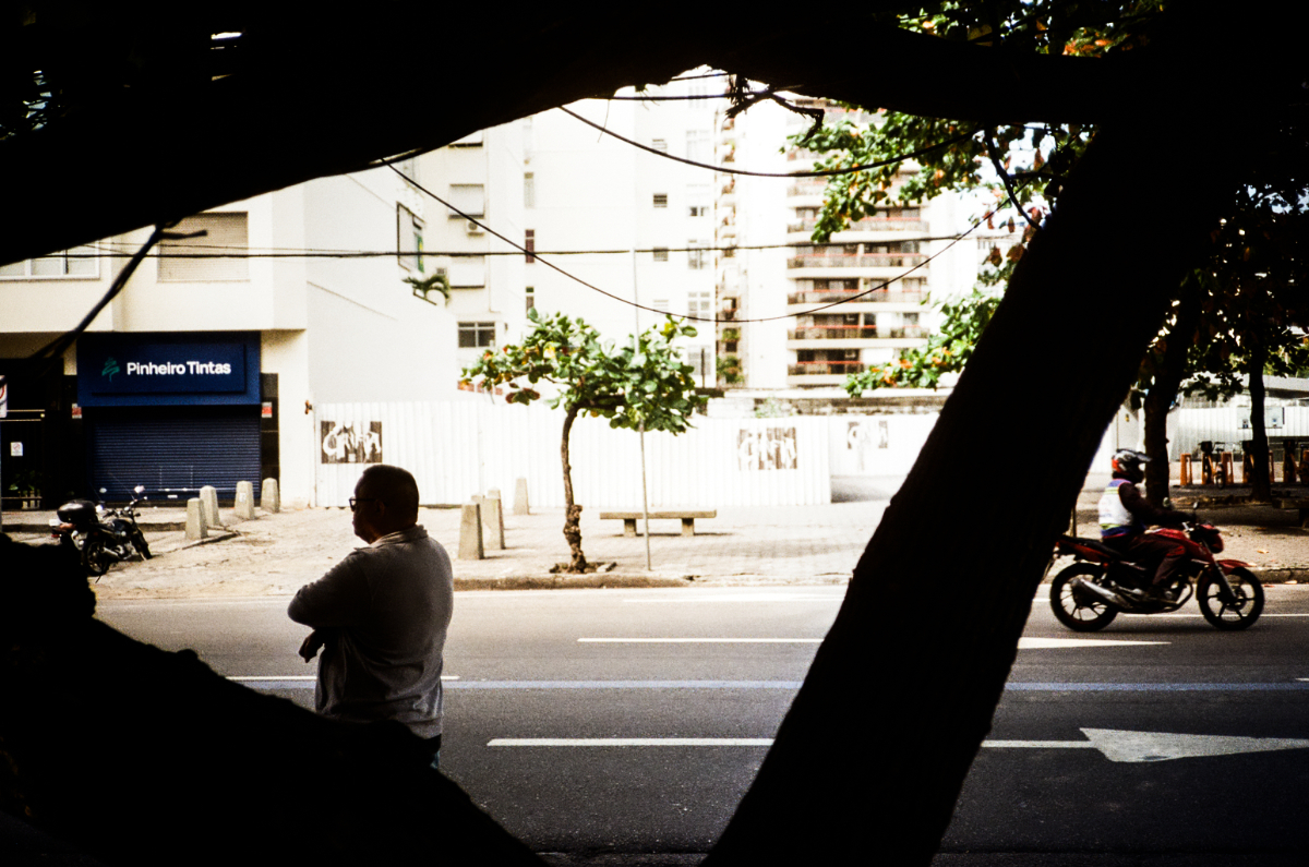 Spaces of Waiting / States of Pause