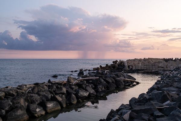 Deep blue, briny breeze